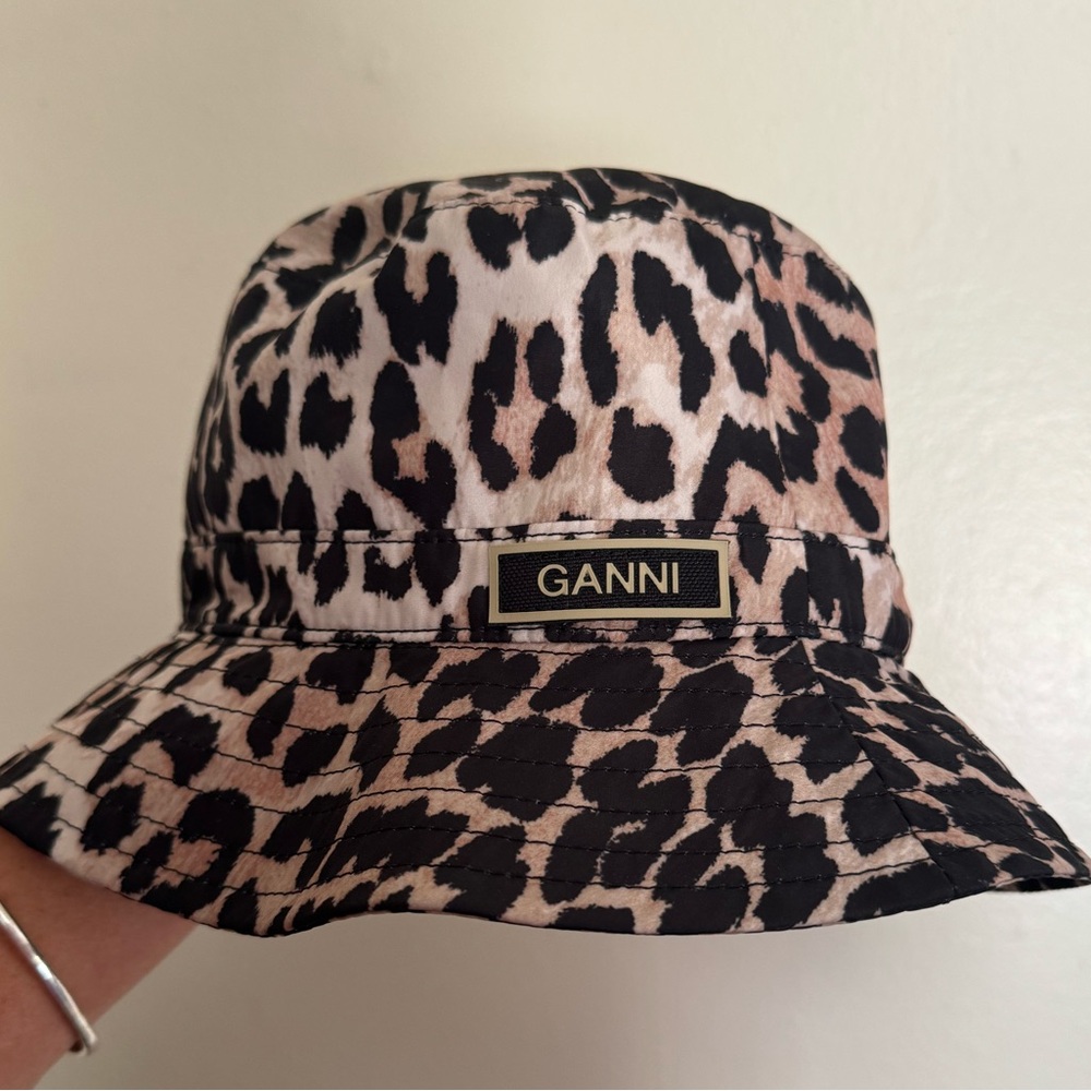 Ganni leopard bucket hat
